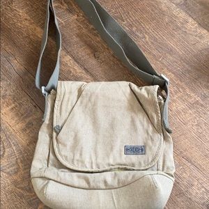 Keen shoulder bag